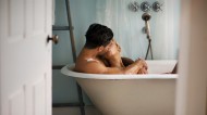Afinal, foder na banheira é romântico para quem?