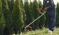 Dei gostoso ao jardineiro após o expediente