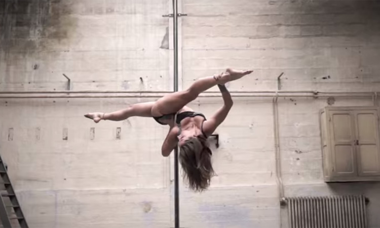 Karo Swen, A Arte de Pole Dancing