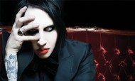 Marilyn Manson faz sexo de cuecas cinco vezes por dia