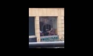 Mulher filmada a masturbar-se num café