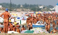 A praia das orgias e trocas de casais